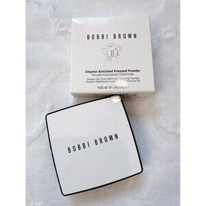 NWB Bobbi Brown Vitamin Enriched Pressed Powder Neutral 8g